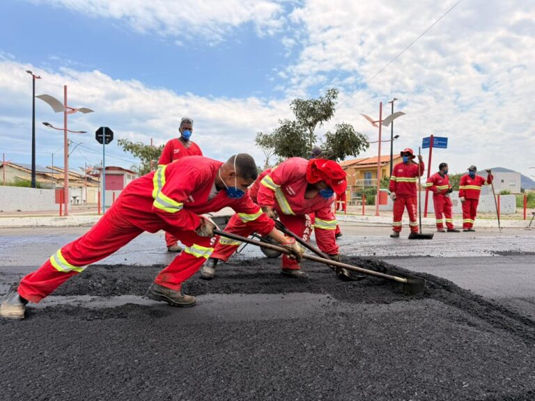 Prefeitura de Maricá leva novo asfalto para Rua 83 no bairro de Itaipuaçu