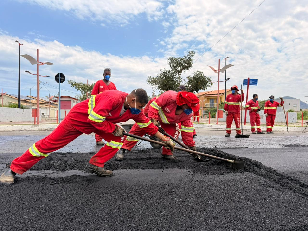 Prefeitura de Maricá leva novo asfalto para Rua 83 no bairro de Itaipuaçu