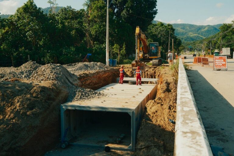 SOMAR avança com drenagem estruturante no Vale da Figueira para acabar com alagamentos